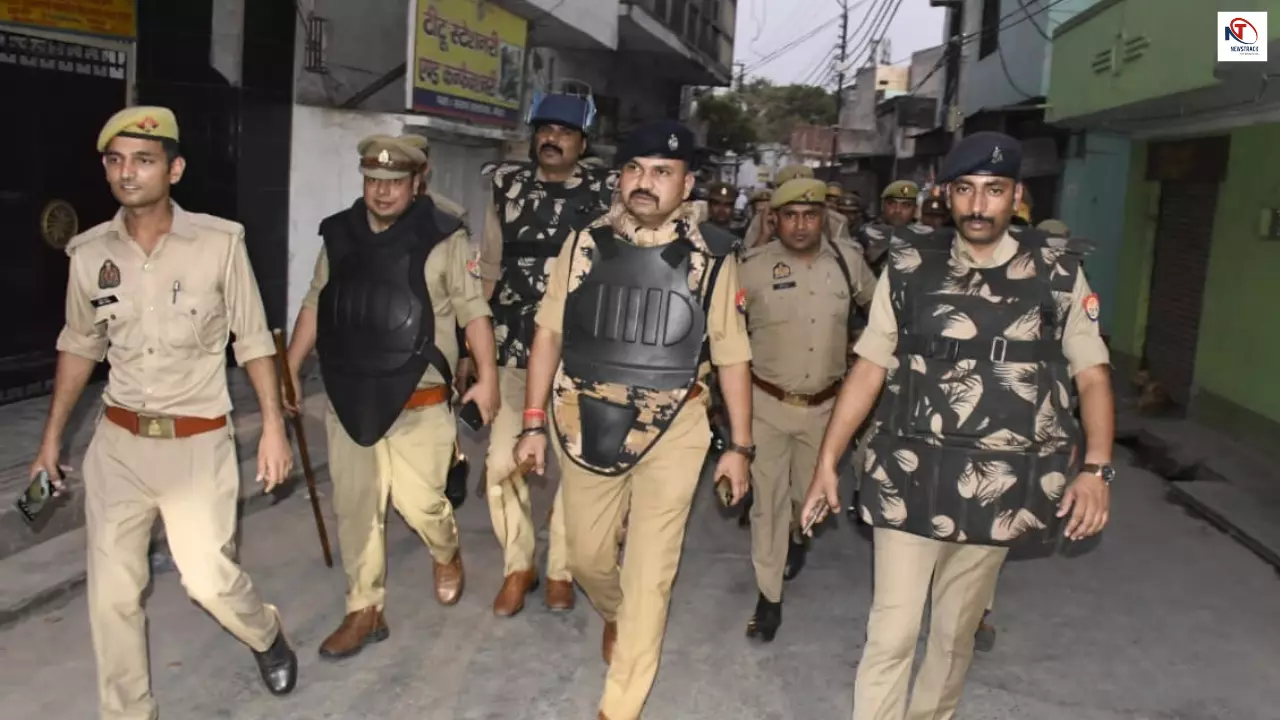 Meerut News: ईद-उल-अजहा से पहले मेरठ में सख्त सुरक्षा, पुलिस-प्रशासन का फ्लैग मार्च, शांति का संदेश Meerut News: ईद-उल-अजहा से पहले मेरठ में सख्त सुरक्षा, पुलिस-प्रशासन का फ्लैग मार्च, शांति का संदेश