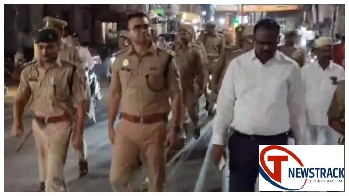 Firozabad News : फिरोजाबाद में बकरीद से पहले हाई अलर्ट, ADG-डीएम-एसएसपी ने किया फ्लैग मार्च Firozabad News : फिरोजाबाद में बकरीद से पहले हाई अलर्ट, ADG-डीएम-एसएसपी ने किया फ्लैग मार्च