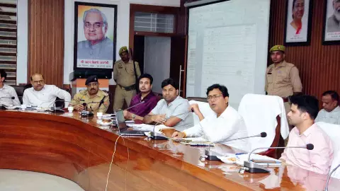 Lakhimpur kheri News: संभावित बाढ़ से निपटने को डीएम सख्त, अफसरों को दिए कड़े निर्देश