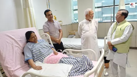 Meerut News:  अस्पताल में घायलों से मिले भाजपा नेता, बोले- घर में घुसकर वार करने वालों पर हो सख्त कार्रवाई