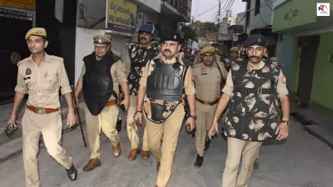 Meerut News: ईद-उल-अजहा से पहले मेरठ में सख्त सुरक्षा, पुलिस-प्रशासन का फ्लैग मार्च, शांति का संदेश