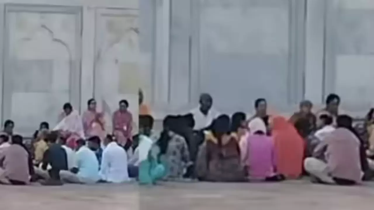 Taj Mahal Viral Video: ताजमहल में भजन-कीर्तन का वायरल वीडियो, सुरक्षा व्यवस्था पर उठे बड़े सवाल