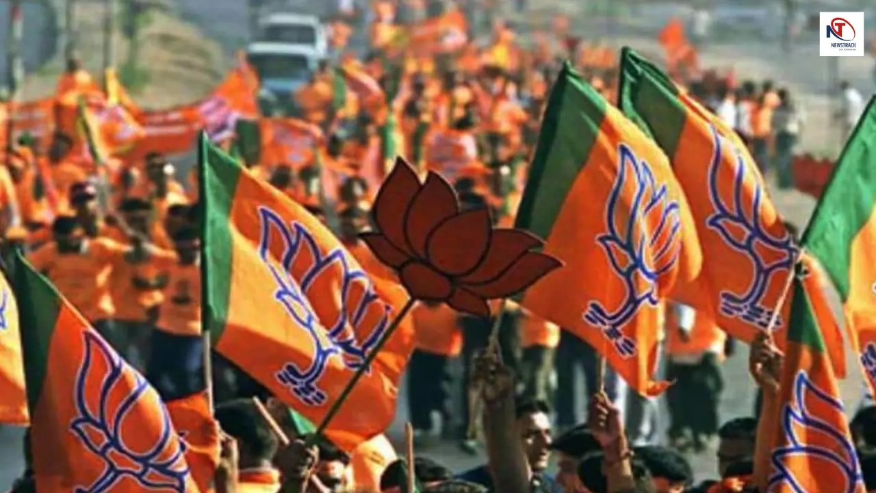 BJP UP District President: यूपी बीजेपी में बड़ा फेरबदल! 5 जिलों को मिले नए अध्यक्ष BJP UP District President: यूपी बीजेपी में बड़ा फेरबदल! 5 जिलों को मिले नए अध्यक्ष
