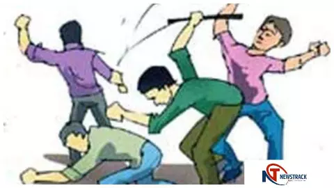Hapur हापुड़ के सरावनी गांव में गलत संगत से रोकने पर चाचा-भतीजे पर हमला, लाठी-डंडों से किया लहूलुहान