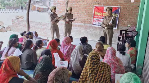 Etawah News: ऊसराहार में पुलिस चौपाल आयोजित, महिलाओं की सुरक्षा और साइबर जागरूकता पर दिया गया जोर
