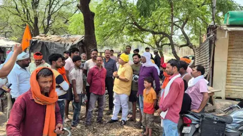 Sonbhadra News: आरओबी निर्माण से पहले मचेगा बवाल? वैकल्पिक रास्ते के बिना फाटक बंद करने पर भड़के लोग