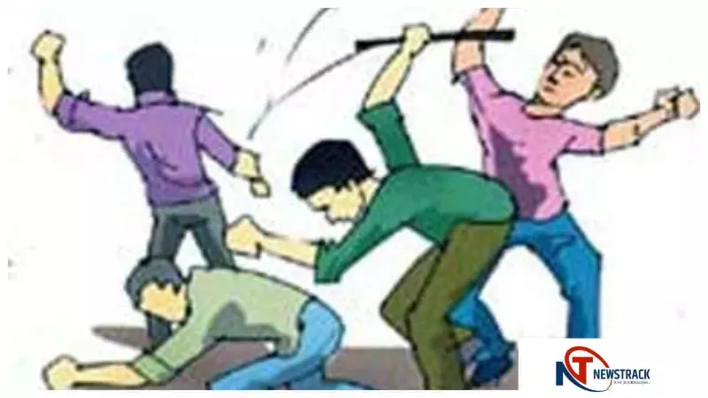 Hapur हापुड़ के सरावनी गांव में गलत संगत से रोकने पर चाचा-भतीजे पर हमला, लाठी-डंडों से किया लहूलुहान Hapur हापुड़ के सरावनी गांव में गलत संगत से रोकने पर चाचा-भतीजे पर हमला, लाठी-डंडों से किया लहूलुहान