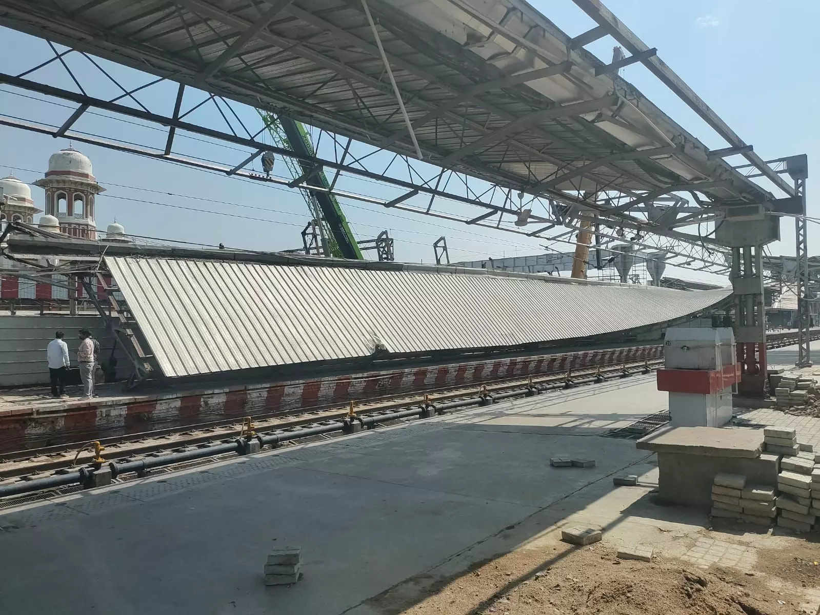 Charbagh Railway Station accident