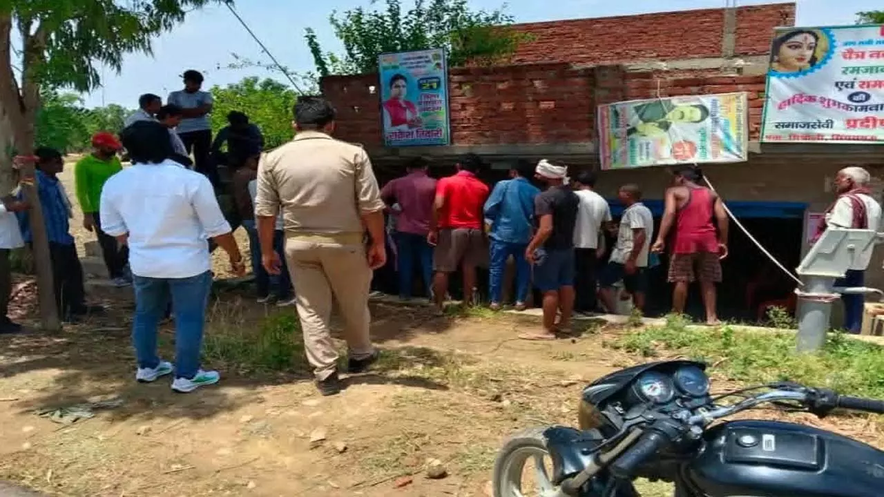 Firing on youth inside saloon in Singramau, terror in area