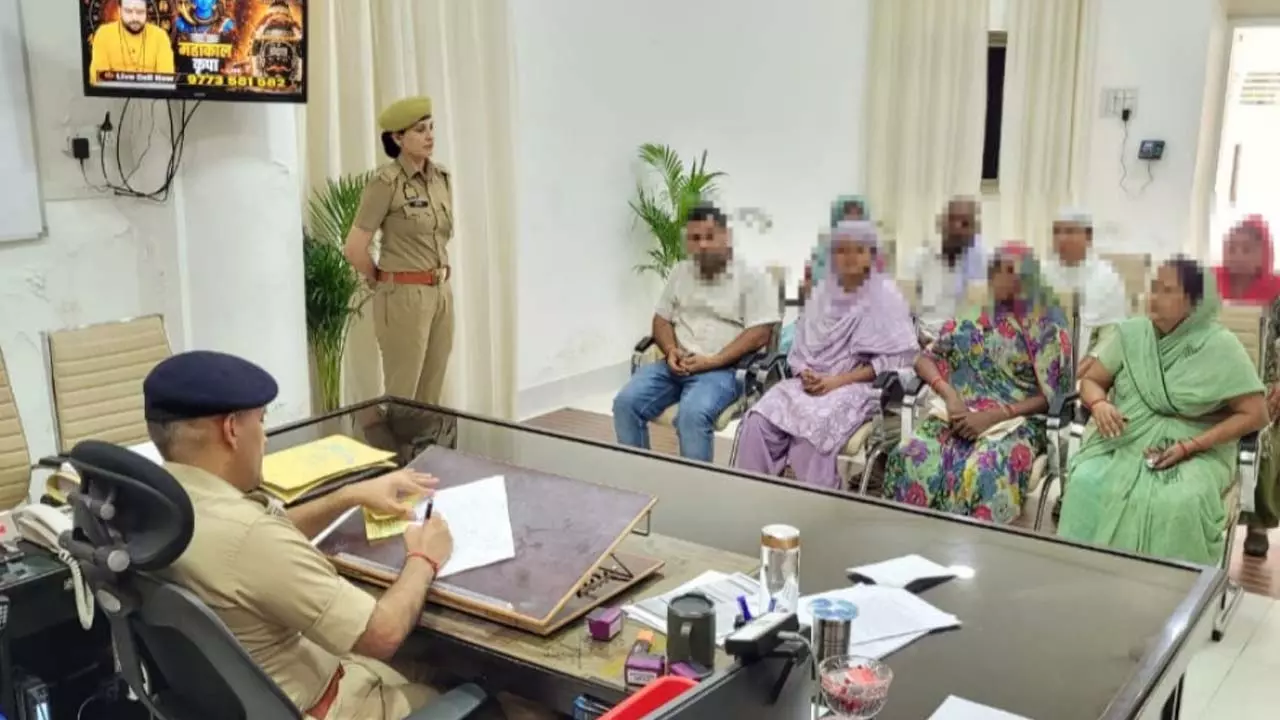 SSP holds public hearing in Aligarh, directs quick action given on 84 complaints