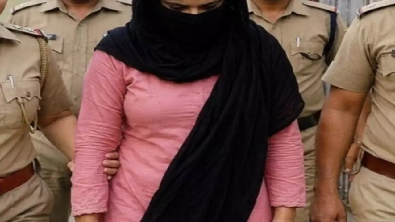 Pakistan Connection Girl Arrested Pakistan Connection Girl Arrested