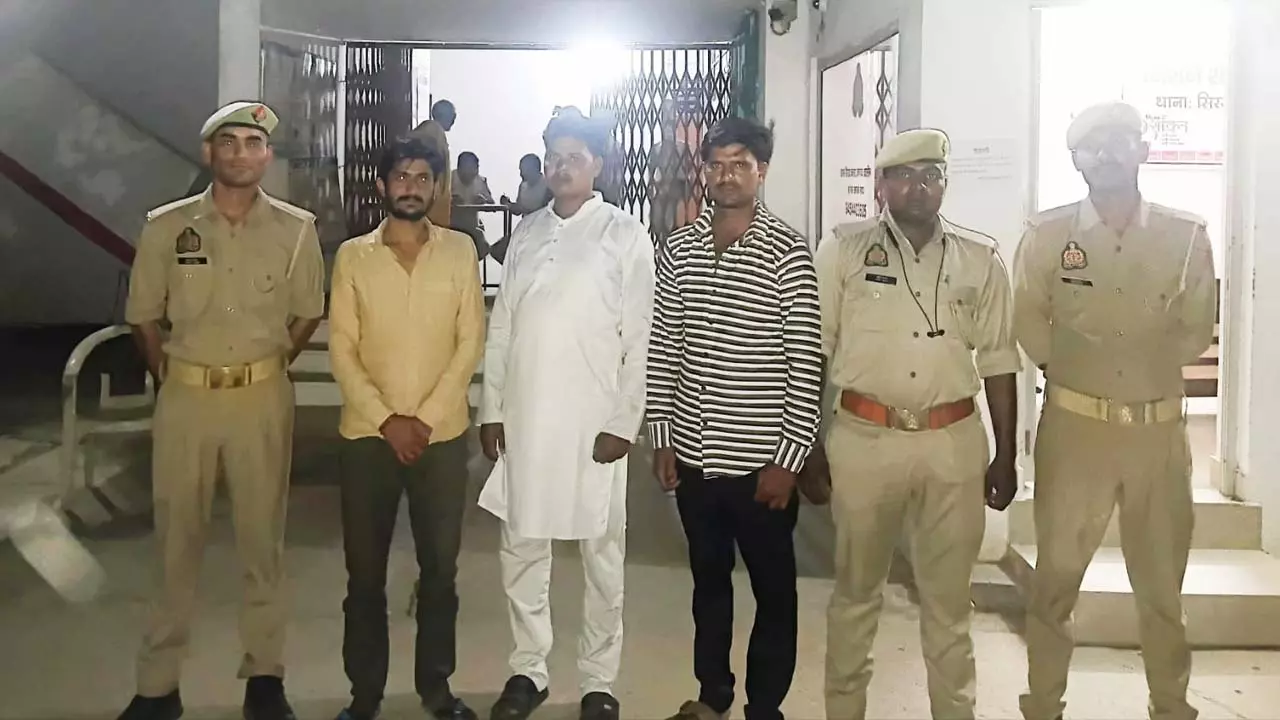 Online betting gang bust in Jaloun, three accused arrested Online betting gang bust in Jaloun, three accused arrested