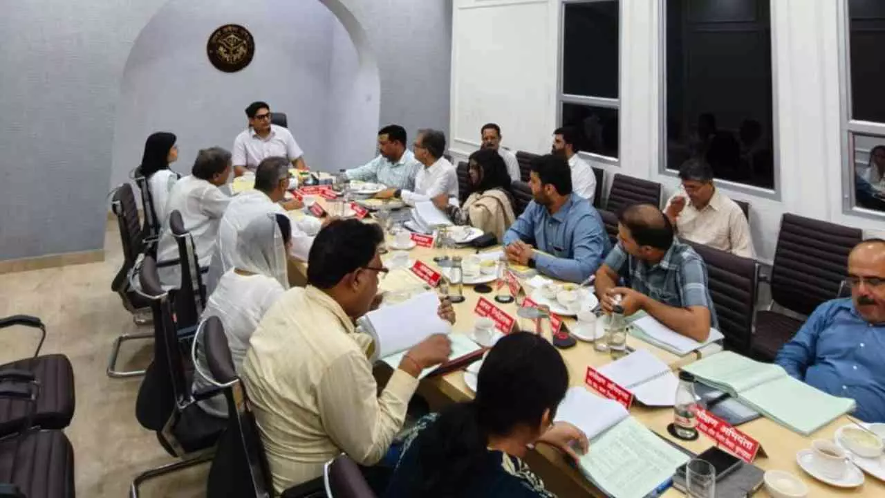Hapur: HPDA की 76वीं बैठक में बड़े फैसले, मेडिकल कॉलेज से हरिपुर आवासीय योजना तक सभी प्रस्ताव मंजूर