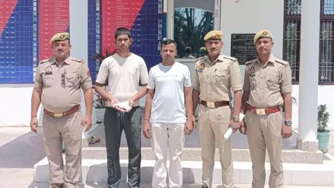 Etawah News: शादी समारोह में हर्ष फायरिंग करने वाले दो आरोपी गिरफ्तार, लाइसेंसी पिस्टल बरामद