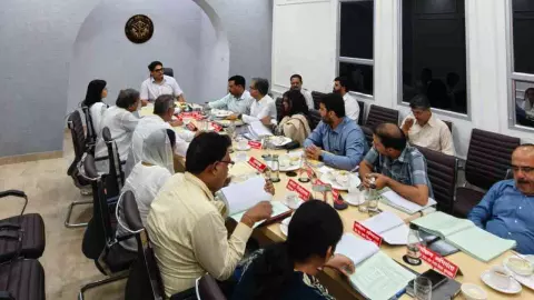 Hapur: HPDA की 76वीं बैठक में बड़े फैसले, मेडिकल कॉलेज से हरिपुर आवासीय योजना तक सभी प्रस्ताव मंजूर
