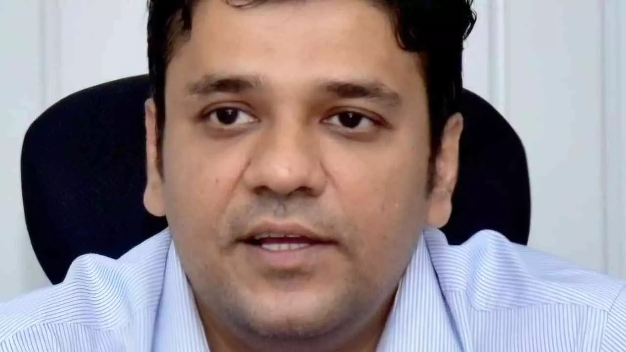 Aligarh News: आईजीआरएस शिकायतों में लापरवाही पर डीएम सख्त, 33 अधिकारियों का वेतन रोका