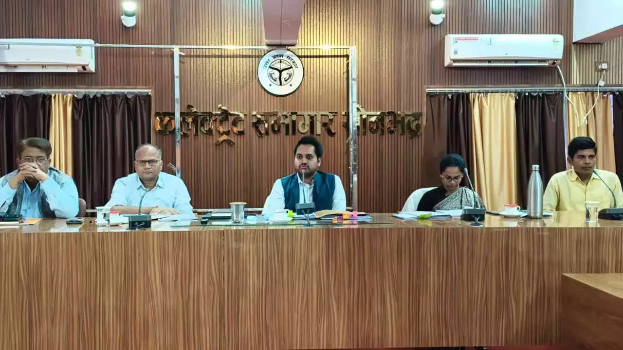 Sonbhadra News: बाढ़-सूखा राहत तैयारियों पर डीएम सख्त, कहा- लापरवाही बर्दाश्त नहीं Sonbhadra News: बाढ़-सूखा राहत तैयारियों पर डीएम सख्त, कहा- लापरवाही बर्दाश्त नहीं