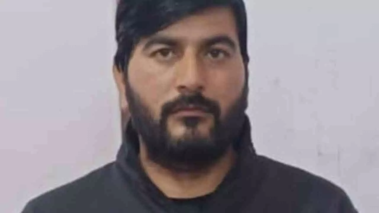 Hapur News: 10 लाख की रंगदारी मांगने का आरोप: चर्चित हिस्ट्रीशीटर फिर सुर्खियों में, पुलिस जांच शुरू