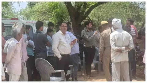 Auraiya News:  औरैया में मिशन समाधान, 53 भूमि विवाद निस्तारित, सरकारी भूमि से अतिक्रमण हटाया