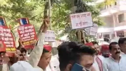 Pilibhit News: महंगाई, बेरोजगारी और नीट पेपर लीक के विरोध में सपाइयों का अनोखा प्रदर्शन