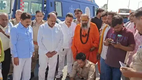Aligarh News: अलीगढ़ में अज्ञात वाहन की टक्कर से बाइक सवार की मौत, एक घंटे तक सड़क पर पड़ा रहा शव