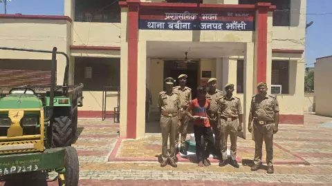 Jhansi News: झांसी में ट्रैक्टर चोर से पुलिस की मुठभेड़, चोरी का ट्रैक्टर और अवैध असलहा बरामद
