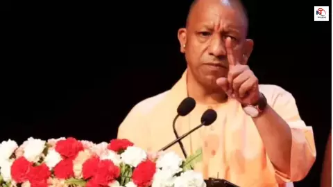 UP News: CM ऑफिस की दखल के बाद गिरी गाज, कमीशनखोरी के आरोप में दो अफसर निलंबित