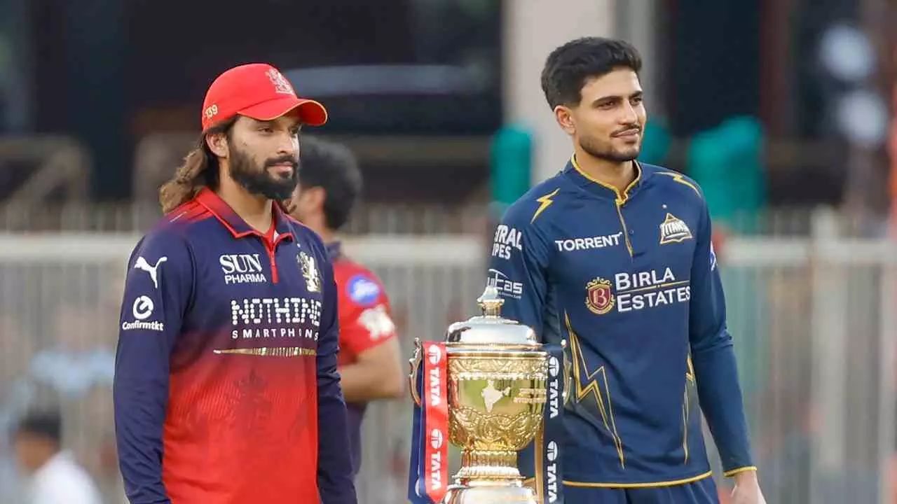 RCB Clinch IPL Title 2026: लगातार दूसरी बार आरसीबी ने जीता खिताब, कोहली ने खेली शानदार पारी RCB Clinch IPL Title 2026: लगातार दूसरी बार आरसीबी ने जीता खिताब, कोहली ने खेली शानदार पारी