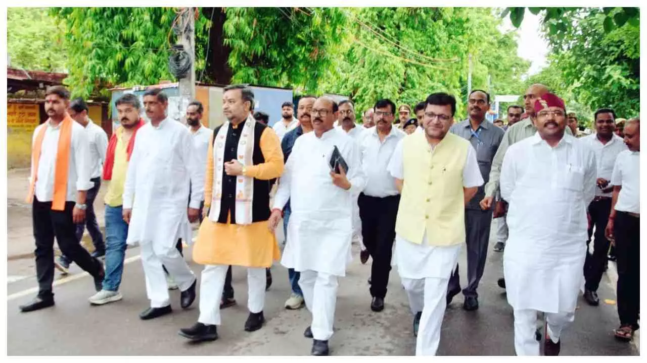 Lakhimpur लखीमपुर खीरी में प्रभारी मंत्री नितिन अग्रवाल ने योजनाओं की समीक्षा कर दिए सख्त निर्देश