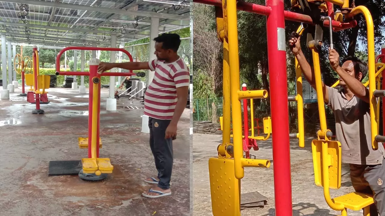 youth threatened by paying Rs 10 fe