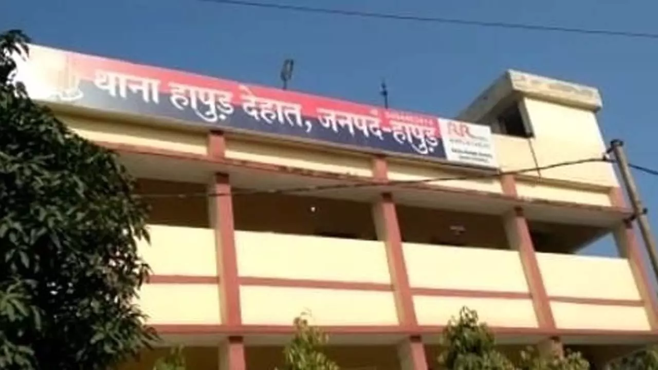 youth Beaten who reached to see house, FIR registered on two