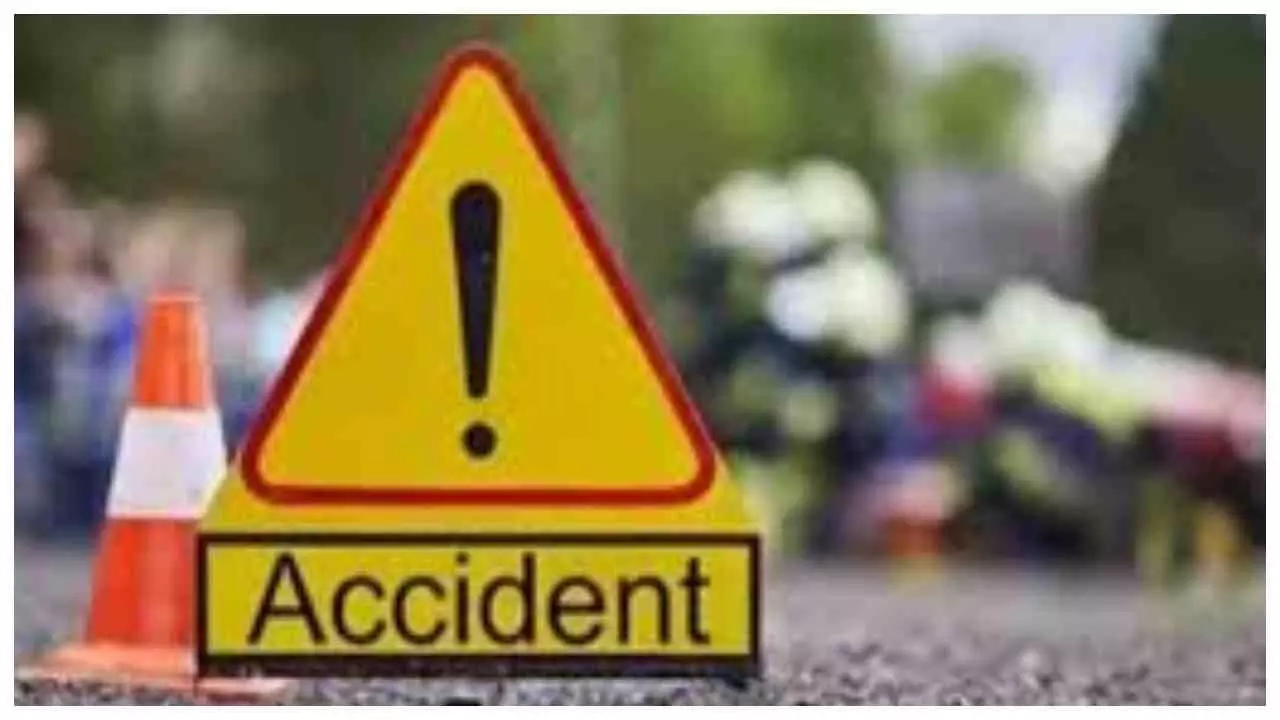 Raebareli News : रायबरेली में भीषण हादसा: अनियंत्रित ट्रक दुकानों में घुसा, 6 घायल, 3 गंभीर