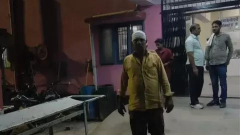 Bloody clash over old Ranjish in Aligarh, three sides injured
