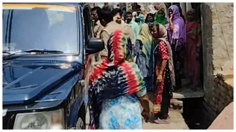 Hathras News: 80 वर्षीय वृद्ध महिला से दुष्कर्म का आरोप, हिरासत में पड़ोसी युवक Hathras News: 80 वर्षीय वृद्ध महिला से दुष्कर्म का आरोप, हिरासत में पड़ोसी युवक