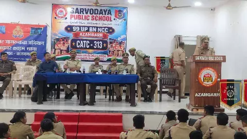 Azamgarh News: आजमगढ़ में NCC कैडेट्स को यातायात, साइबर, महिला एवं अग्नि सुरक्षा का विशेष प्रशिक्षण