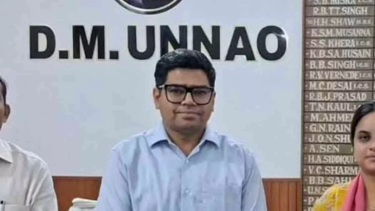 Unnao News: राशन घोटाले पर डीएम का बड़ा एक्शन, कुतुबपुर की उचित दर दुकान का लाइसेंस निरस्त