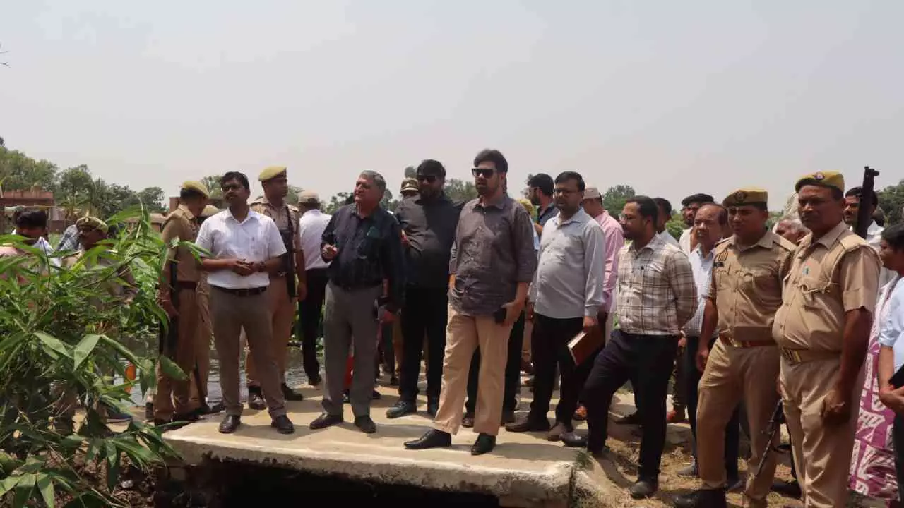 Hardoi News: कछुआ तालाब के संरक्षण को लेकर गंभीर दिखे डीएम, सौंदर्यीकरण और जल संरक्षण के निर्देश