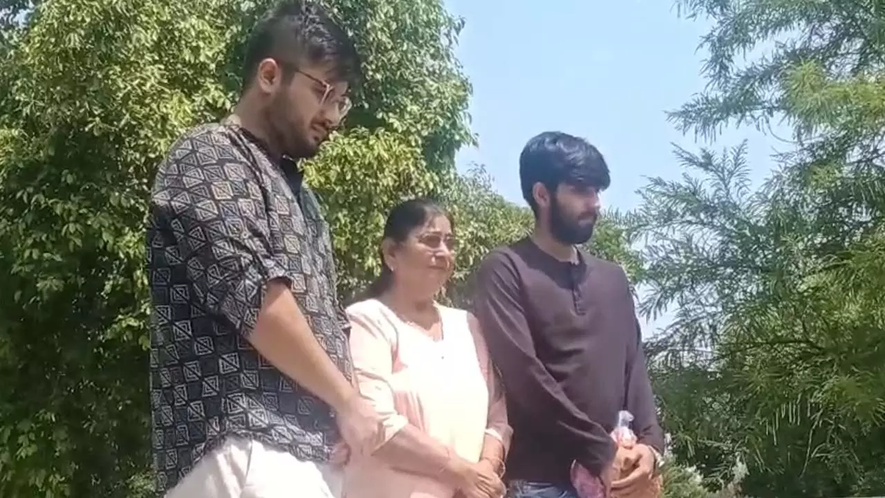 Jawahar Bagh scandal: Archana Dwivedi demands martyr status of husband Mukul Dwivedi Jawahar Bagh scandal: Archana Dwivedi demands martyr status of husband Mukul Dwivedi