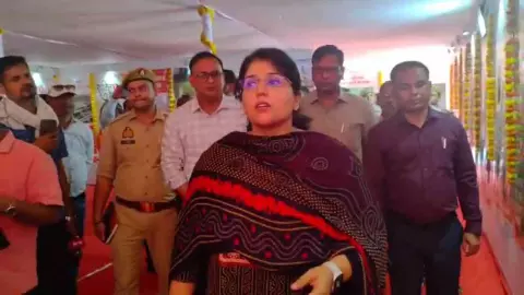 Raebareli News: रायबरेली में तीन दिवसीय विकास प्रदर्शनी का शुभारंभ, डीएम सरनीत कौर ने किया उद्घाटन