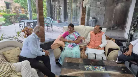 Hapur News: हापुड़ डकैती कांड पर गरजे भाजपा नेता विनीत शारदा, 48 घंटे में खुलासे की मांग