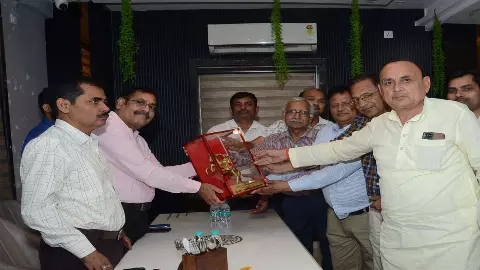 Emotional farewell to District Judge of Jaloun Motor Authority, advocates honored