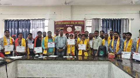 Mathura News: जनगणना कार्य में उत्कृष्ट योगदान पर 55 प्रगणकों को एसडीएम ने किया सम्मानित