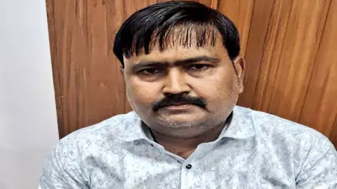 Clerk caught taking bribes, corruption in the name of passing maps Clerk caught taking bribes, corruption in the name of passing maps