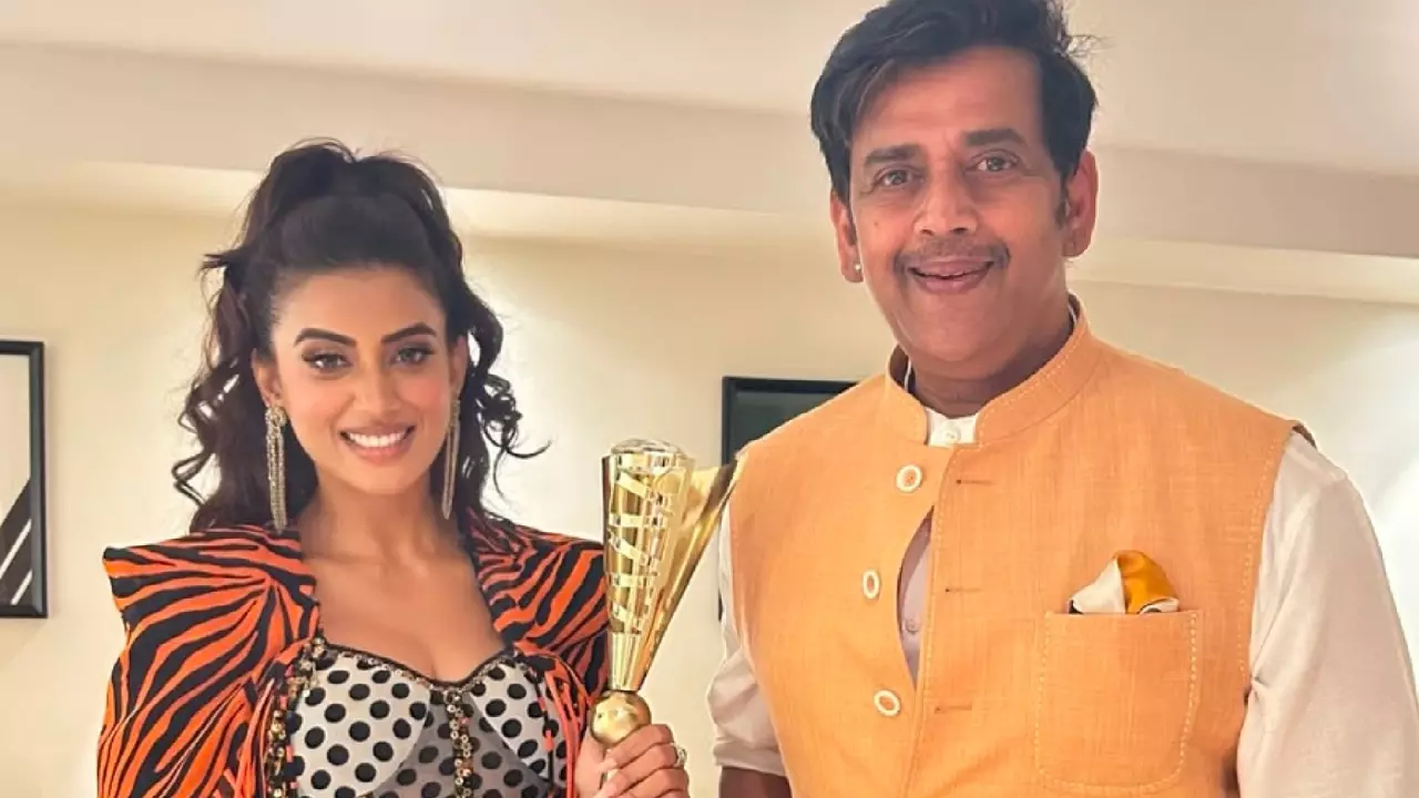 Akshara Singh Award Ravi Kishan