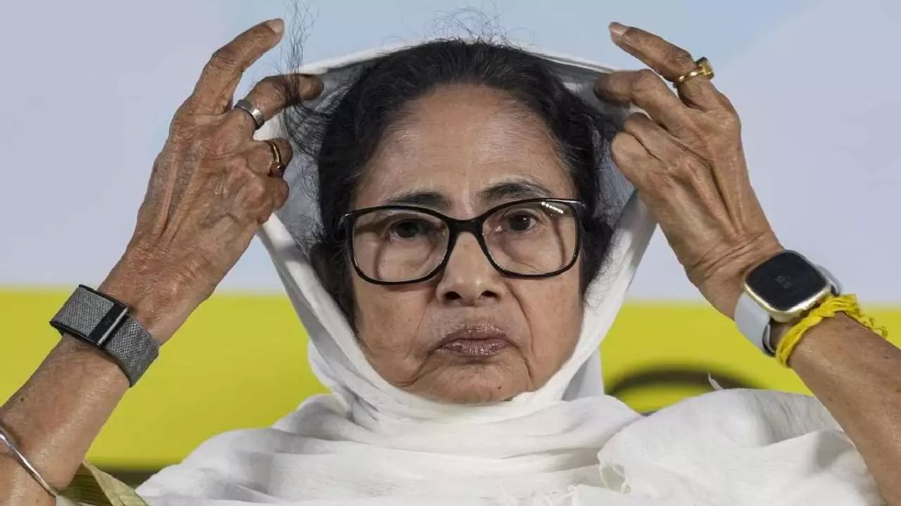 TMC Political Crisis: TMC के 59 विधायक बागी? विधानसभा पहुंचे ऋतब्रत बनर्जी ने उड़ाई दीदी की नींद, छिन सकता है विपक्षी दल का दर्जा