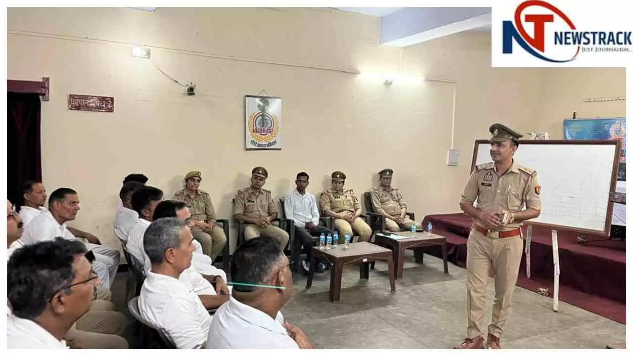 Aligarh News : अलीगढ़ में CISF जवानों को साइबर ठगी से बचने के गुर, डिजिटल अरेस्ट कॉल को बताया फर्जी Aligarh News : अलीगढ़ में CISF जवानों को साइबर ठगी से बचने के गुर, डिजिटल अरेस्ट कॉल को बताया फर्जी