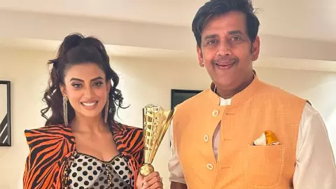 Akshara Singh Award Ravi Kishan