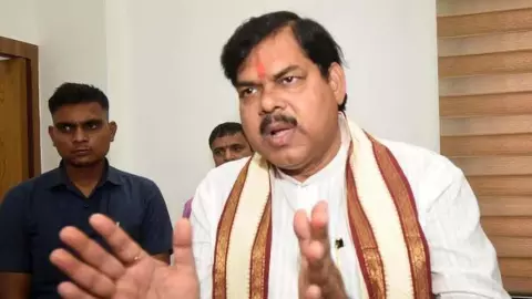 Khan Sir News: Khan Sir कोचिंग विवाद में शिक्षा मंत्री की बड़ी एंट्री! 24 घंटे में DGP से मांगी रिपोर्ट, संस्थानों के लिए बनेगा नया कानून