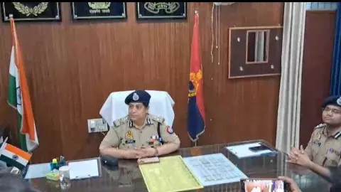 Kannauj News: कन्नौज में कानून-व्यवस्था की समीक्षा करने पहुंचीं एडीजी अनुपम कुलश्रेष्ठ