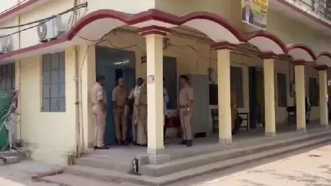 Mahoba News: महोबा ट्रिपल मर्डर: पत्नी और दो बेटियों की हत्या करने वाले पति को फास्ट ट्रैक कोर्ट ने